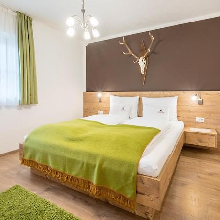 Haus Zur Vogelweide App 1 Apartman Dobbiaco Kültér fotó