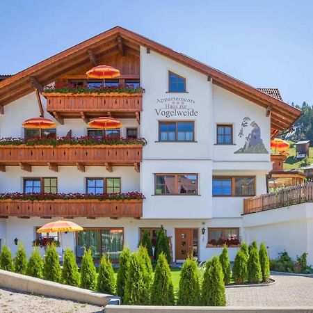 Haus Zur Vogelweide App 1 Apartman Dobbiaco Kültér fotó
