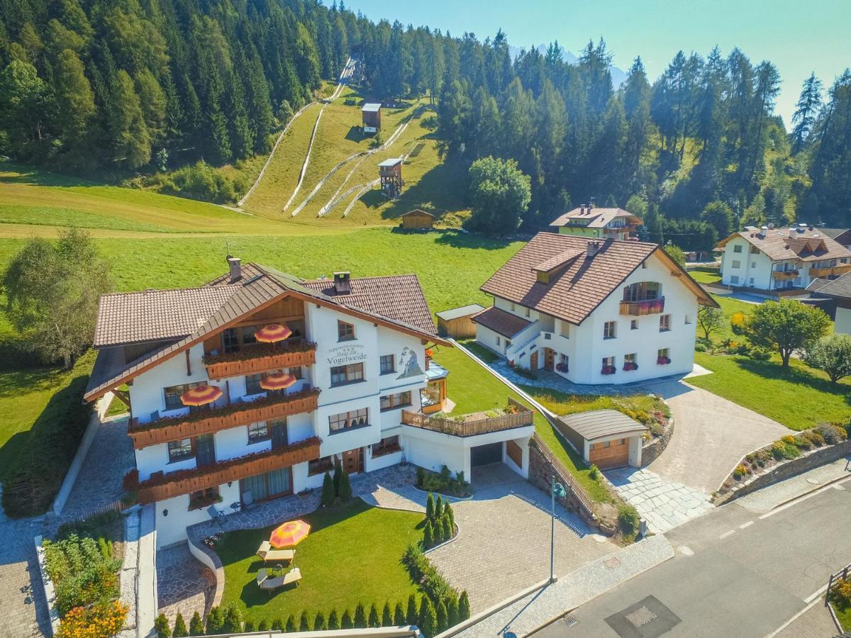 Haus Zur Vogelweide App 1 Apartman Dobbiaco Kültér fotó