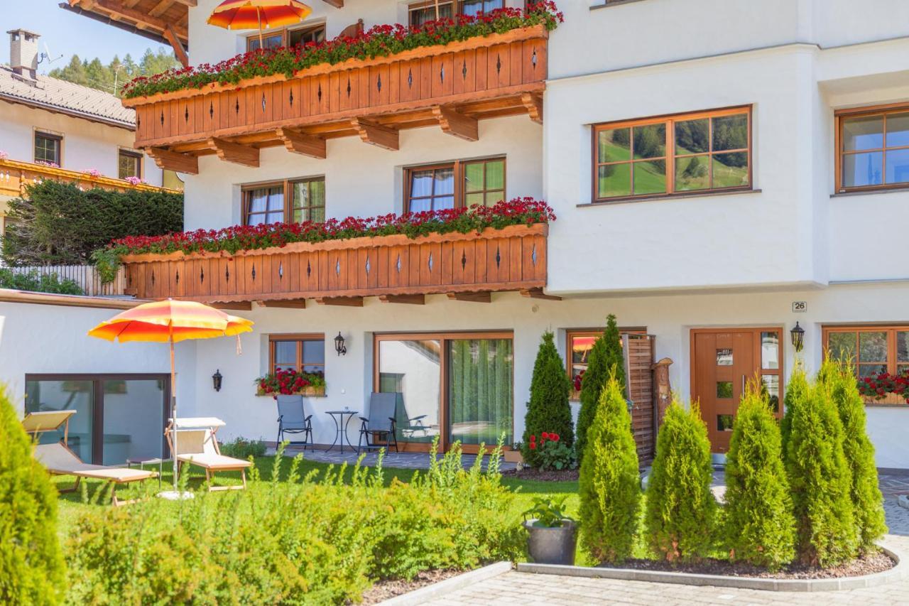 Haus Zur Vogelweide App 1 Apartman Dobbiaco Kültér fotó