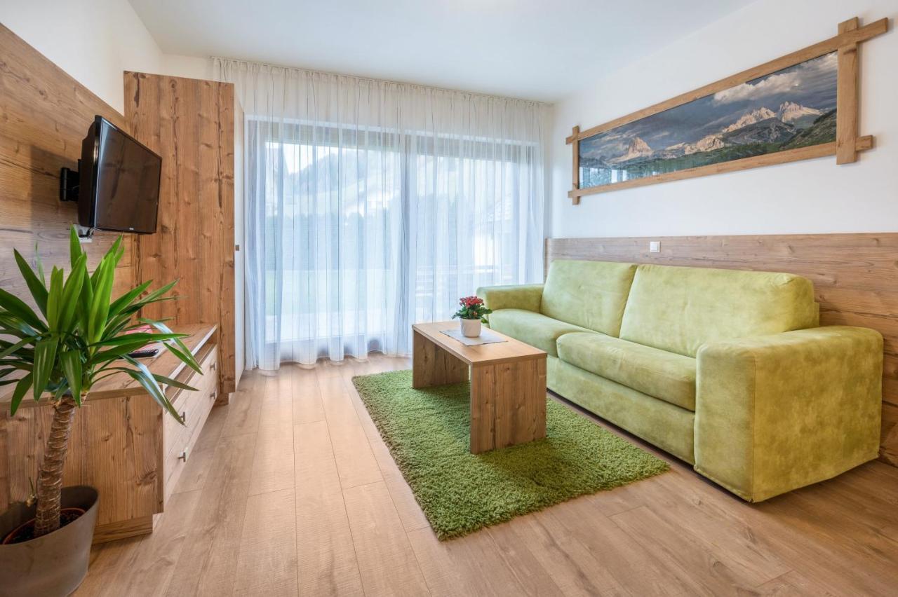 Haus Zur Vogelweide App 1 Apartman Dobbiaco Kültér fotó