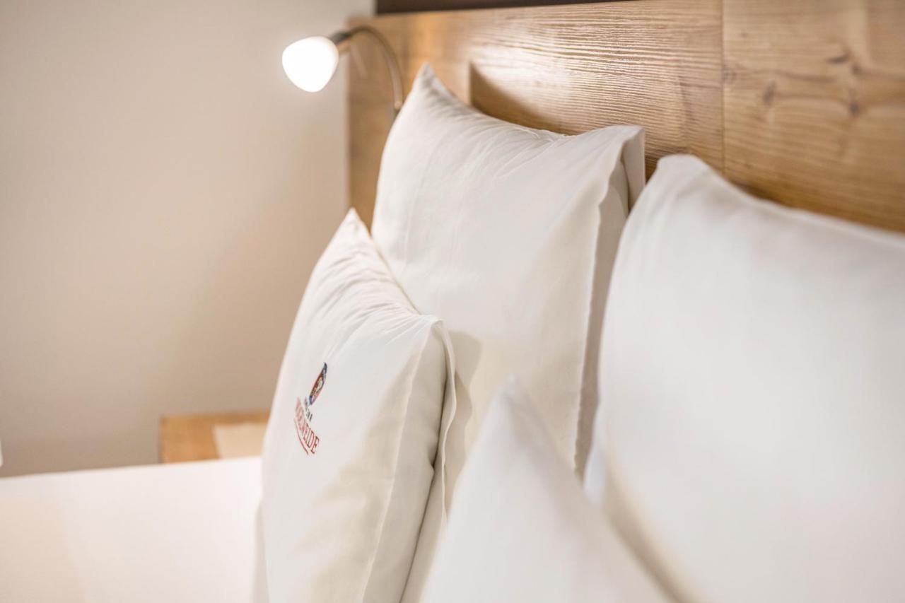 Haus Zur Vogelweide App 1 Apartman Dobbiaco Kültér fotó