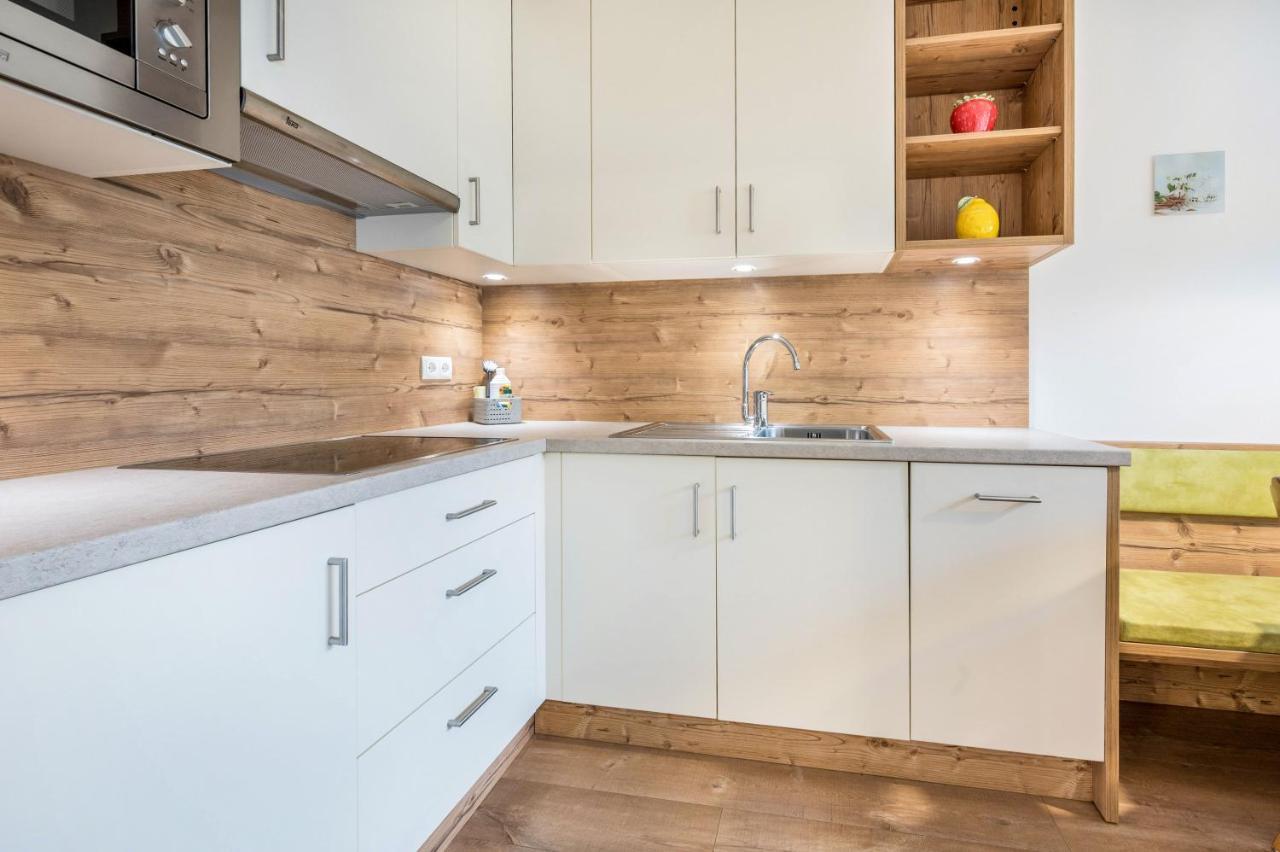 Haus Zur Vogelweide App 1 Apartman Dobbiaco Kültér fotó