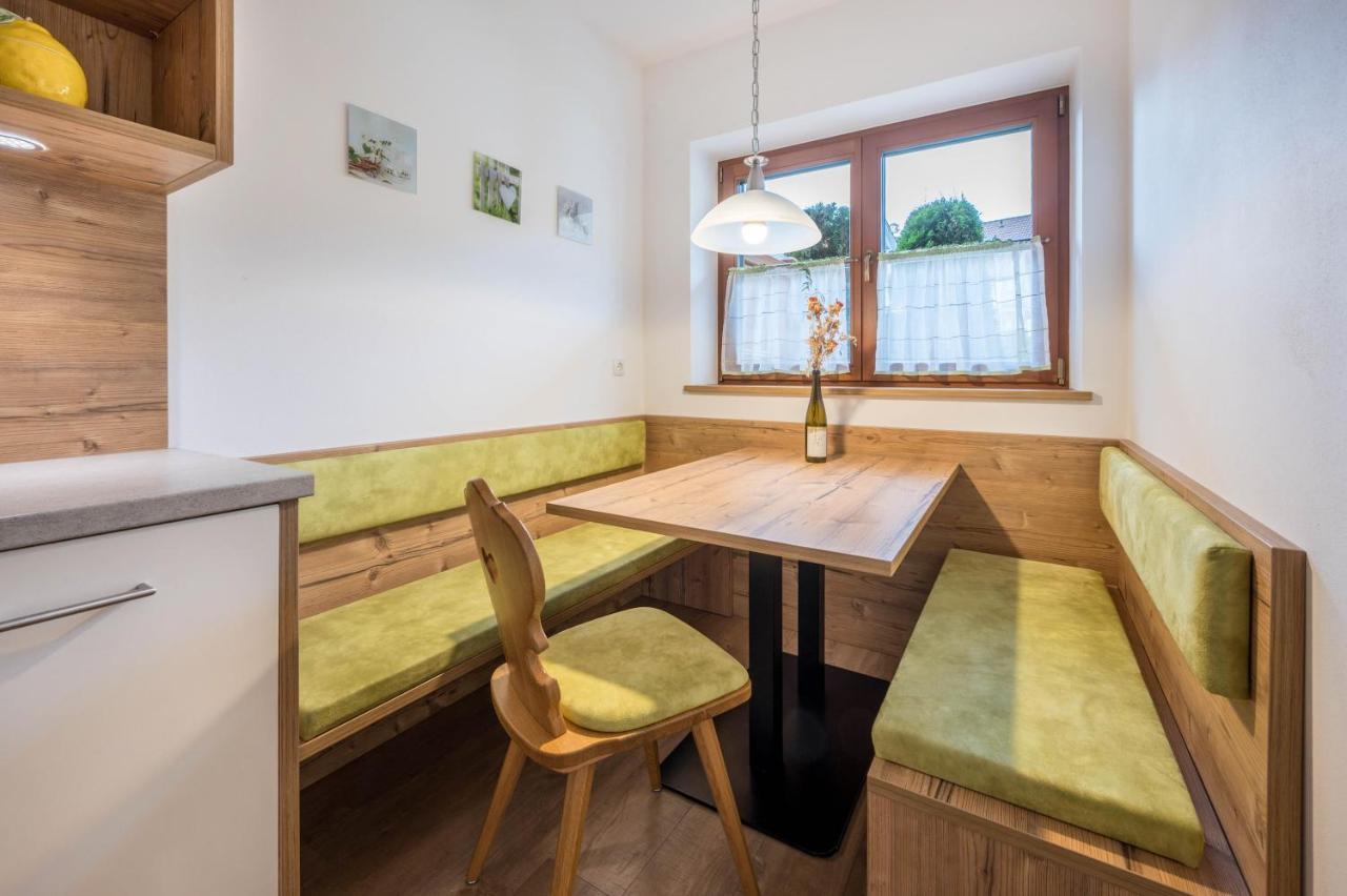 Haus Zur Vogelweide App 1 Apartman Dobbiaco Kültér fotó
