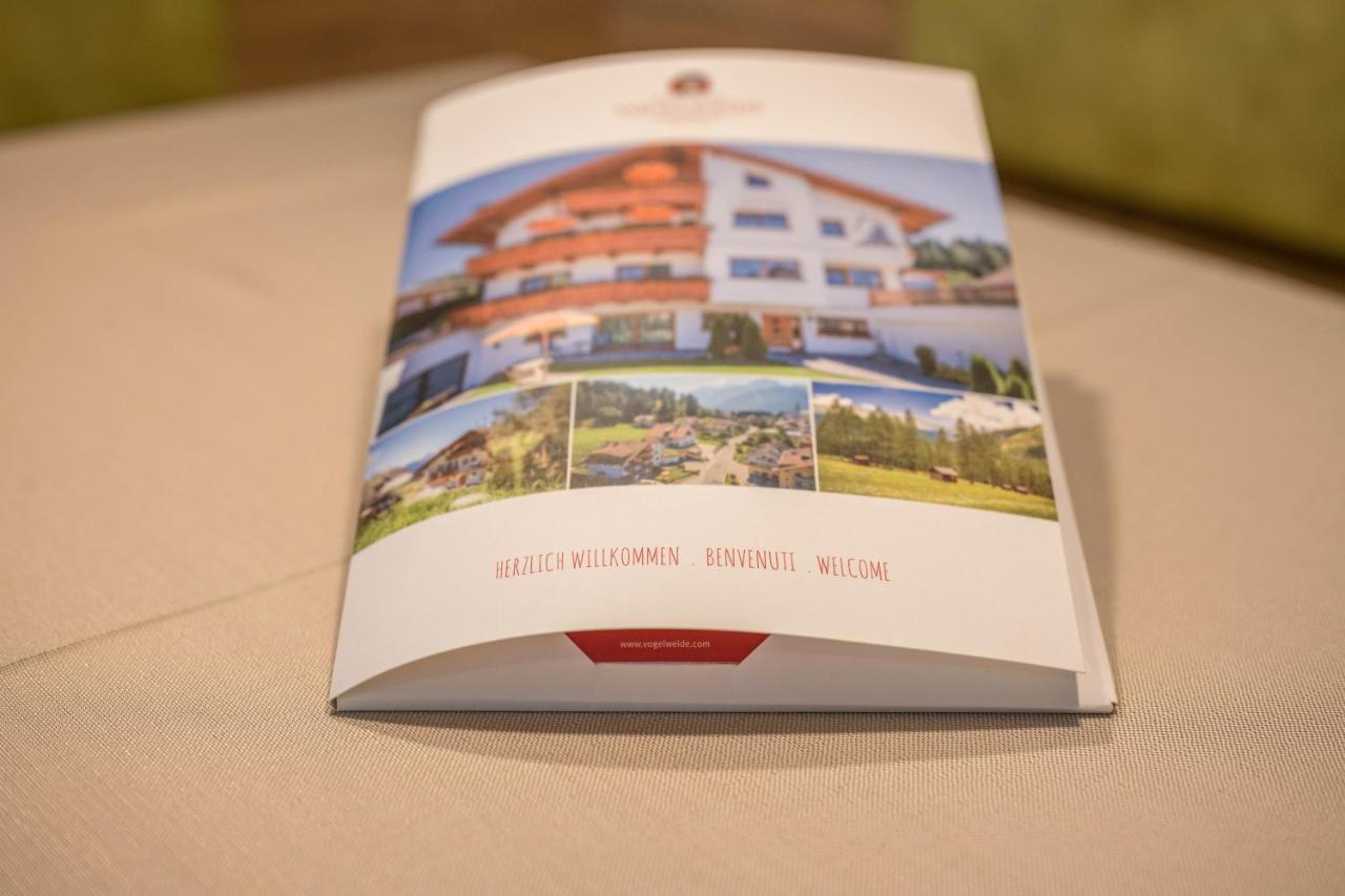 Haus Zur Vogelweide App 1 Apartman Dobbiaco Kültér fotó