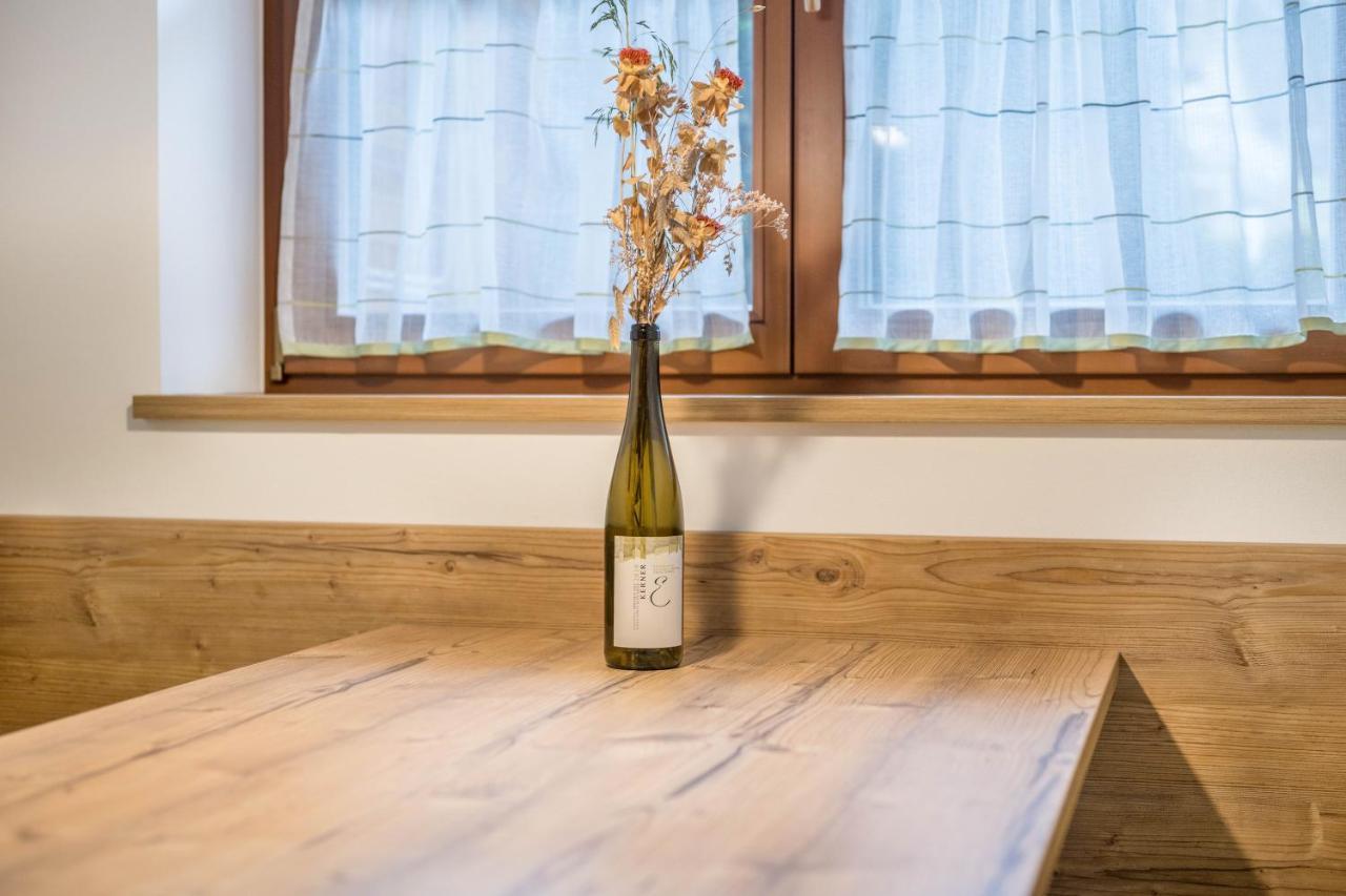Haus Zur Vogelweide App 1 Apartman Dobbiaco Kültér fotó