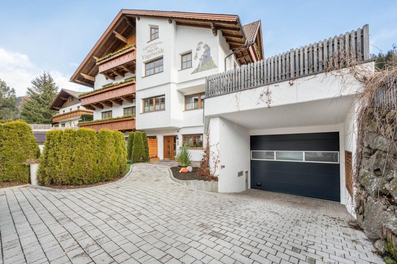 Haus Zur Vogelweide App 1 Apartman Dobbiaco Kültér fotó