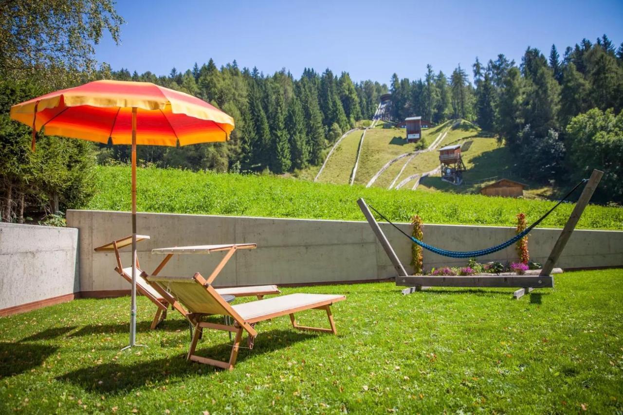 Haus Zur Vogelweide App 1 Apartman Dobbiaco Kültér fotó
